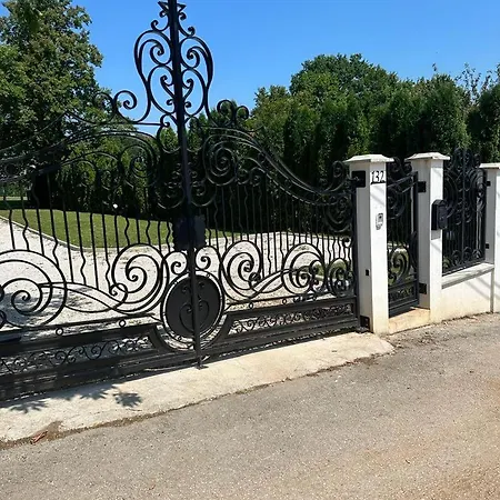 Weekend Poolhouse Sarajevo Holiday home